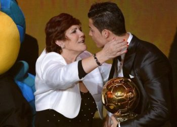 “Mafia ka dëmtuar tim bir”, mamaja e CR7 në sulm: Do kishte më shumë “Topa të Artë”