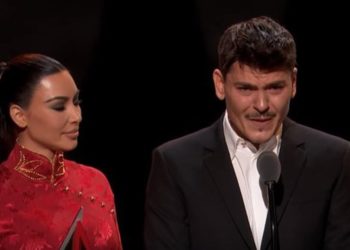 I përlotur në krahë të Kim Kardashian, grimieri shqiptar Mario Dedivanoviç del hapur: Jam homoseksual