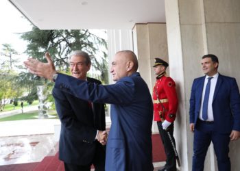 Berisha i përpiktë në orar, Meta pret në zyrë “pikën e tij të dobët”
