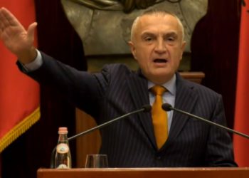 Meta e mbyll konferencën me shqiponjën, por nuk i përgjigjet SHBA dhe BE (Video)