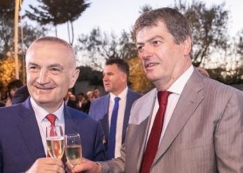 Topi shkon në zyrën e Metës: Mos prisni që zgjidhja të vijë nga ish-presidentët