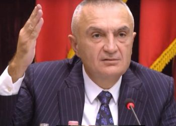 “Shqiptarët kanë vetëm tre rrugë nëse këta marrin Kushtetuesen”, Meta përmend edhe armët