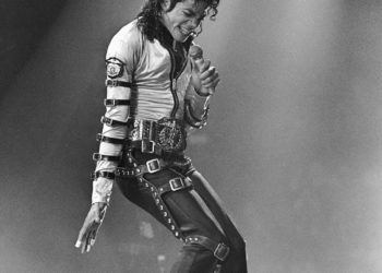 Dalin në shitje çorapet 1 milion dollarëshe të Michael Jackson