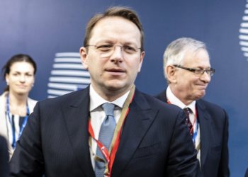 Rritet skepticizmi në BE, diplomati hungarez kandidat për të zëvendësuar Johannes Hahn