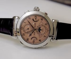 Me lëkurë aligatori dhe flori 18 karat, shitet ora më e shtrenjtë në botë (Foto)