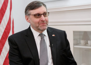 Mediat serbe: Palmer i qartë, s’ka BE për Serbinë pa njohur Kosovën si shtet