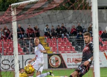 “Ndizet” gara për titull, Flamurtari ndal Partizanin në Vlorë