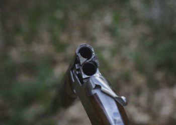 Greqi/Pasioni i gjuetisë kthehet në tragjedi për shqiptarin, plagë me saçme