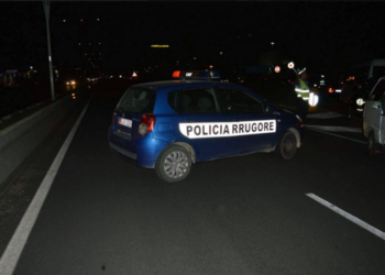 E përplasi makina në Rrugën e Kombit, humb jetën një këmbësor