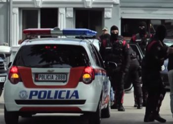 Dy të rinj trafikantë ndalohen nga forcat “Shqiponja” në rrugën “Muhamet Gjolleshi”