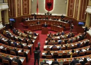 Zëri i Amerikës: Parlamenti miratoi rezolutën, “dekreti i Metës për Xhaferllarin, nul”