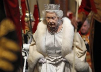 Mbretëresha Elizabeth II “zhduk” peliçet e saj karakteristike