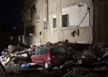 21 viktima, nxirret një tjetër person pa shenja jete nga rrënojat në pallatin 6-katësh në Durrës