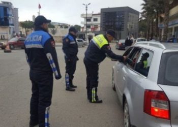 Të dehur dhe në shkelje të rregullave, policia procedon 42 shoferë dhe pezullon 223 leje drejtimi