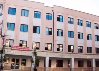 VIDEO/ Tërmeti i dytë shemb tavanin e shkollës “Sami Frashëri”