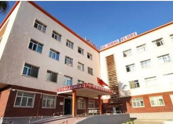 Katër të rinj rrahin një adoleshent në Pallatin “Labëria” në Vlorë, një vajze i bie të fikët