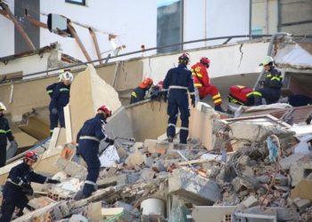 Ethet e shpëtimit nën rrënoja, reportazhi i AFP me skuadrat italiane e franceze