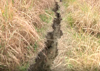 Çarja e tokës nga fshati Jubë deri në Gjirin e Lalëzit, banorët: Pamë flakë të mëdha pas tërmetit