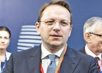 Konfirmohet pasuesi i Hahn si Komisioner i Zgjerimit me BE, “Prioritet negociatat me Tiranën dhe Shkupin”