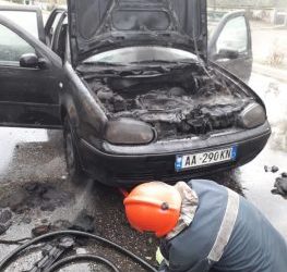 Makina merr flakë në ecje, shpëton për mrekulli shoferi në Elbasan