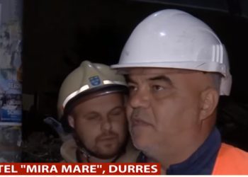 48 orë pa gjumë nën rrënoja, zjarrfikësit: Do qëndrojmë në Durrës derisa të sigurohemi që misioni ynë u mbyll
