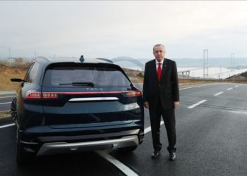 Turqia prezanton makinën e parë vendase, e “teston” Erdogan