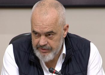 Rama zbulon SMS-të e ndërtuesve: Kush ka falimentuar, të shesë shtëpinë e tij e t’ua rregullojë qytetarëve