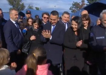 Ministri italian viziton kampin e Vorës, firmoset marrëveshja për mjetet e shpëtimit