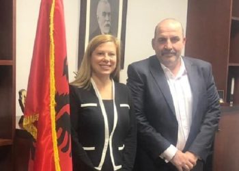 Zyrtarja e lartë e SHBA vjen në Tiranë: Do shënjestrohen burgjet ku mbahen kriminelët VIP