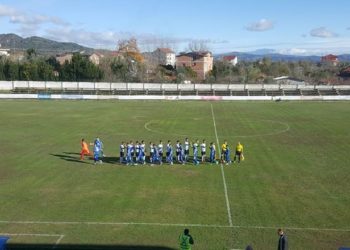 Rikthehet dhuna në futbollin shqiptar, goditet barbarisht arbitri në Peqin