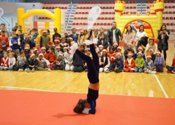 Momente gëzimi për fëmijët në nevojë, Bashkia e Tiranës surprizon të vegjlit