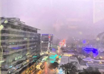 FOTO/ Stuhi e frikshme në Australi, mbi 3 mijë goditje rrufeje për 1 orë