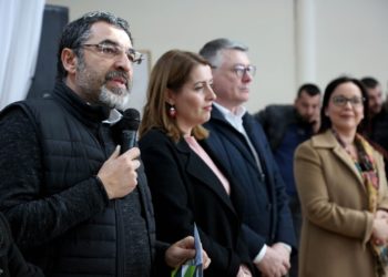 Durrës/ Ministrat Çuçi e Manastirliu nderim mjekëve dhe infermierëve në Durrës: Pa Ju nuk përballohej situata pas tërmetit