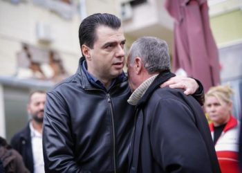 “Qeveria bën vetëm show pas tëmetit”, Basha: Shumë familje s’kanë marrë ende asnjë ndihmë!