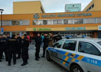 Gjashtë të vrarë nga të shtënat me armë zjarri në një spital në Çeki, autori në arrati