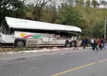 Autobusi përplaset me kamionin në Guatemalë, vdesin 21 persona, mes tyre 7 fëmijë