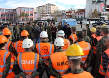 Ushtria në terren për të shpëtuar njerëz, Ministrja Xhaçka falenderon ushtarakët