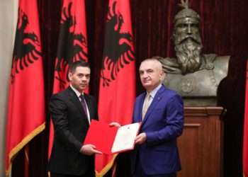 Ahmetaj betohet në Presidencë si ministër, Meta: Suksese në detyrën e rëndësishme