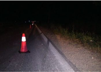 Aksident i rëndë, motoçikleta përfundon jashtë rruge, një i vdekur