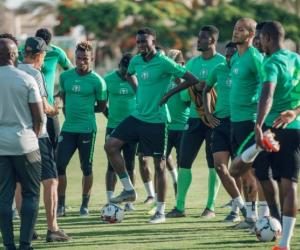 La shtatzënë vajzën e presidentit të klubit sportiv, lojtarin e heqin nga ekipi