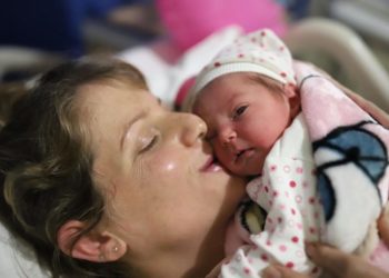 Tërmeti i shkatërroi shtëpinë, familja nga Manza bëhet me vajzë