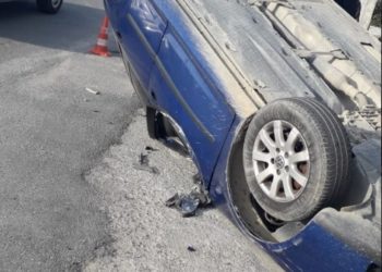 Një makinë përmbyset në rrugë, dy të tjera përplasen në Krujë-Tiranë. Plagosen tre persona