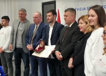 “Në Tiranë kujtohet 8 Dhjetori”, Zëri i Amerikës: “Fundjava ndryshe” nderohet në 29-vjetorin e protestave të studentëve