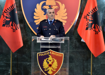 “U mblodhën mbi 100 mln lekë”/ Veliu i përgjigjet akuzave: Kontributi ishte vullnetar, 4 mijë forca u angazhuan për përballimin e situatës
