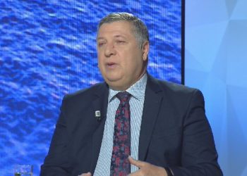 Eksperti i ekonomisë: Rritja e pagës minimale, e domosdoshme. Por ja shqetësimet që mund të sjellë në funksionimin e vendit