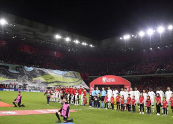 Vërshëllimat gjatë himnit dhe sendet e hedhura në fushë ndaj Francës/ UEFA gjobit FSHF-në