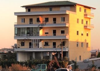 Tjetër pallat drejt shembjes në Shkozet, vijon puna për vendosjen e eksplozivit