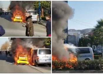 VIDEO/ Shkrumbohet furgoni i policisë bashkiake dhe ‘Smart’-i përpara Bashkisë së Kamzës