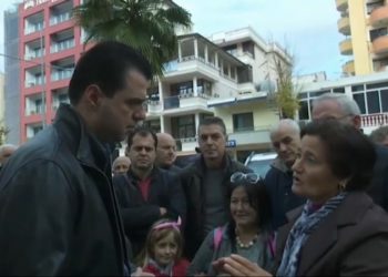 “E ka kthyer Shqipërinë si çadrat e Ertugrulit”, Basha me banorët e Plazhit: Fondet janë të shqiptarëve, jo të oligarkëve