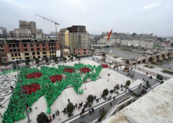 Shkupi synon rekordin Guinnes, “bredh njerëzor” për Vitin e Ri